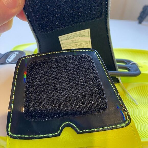 NWOB AND 1 - Youth Bright Yellow Adjustable Slip On Athletic Slides  - Size 5 - Picture 8 of 8